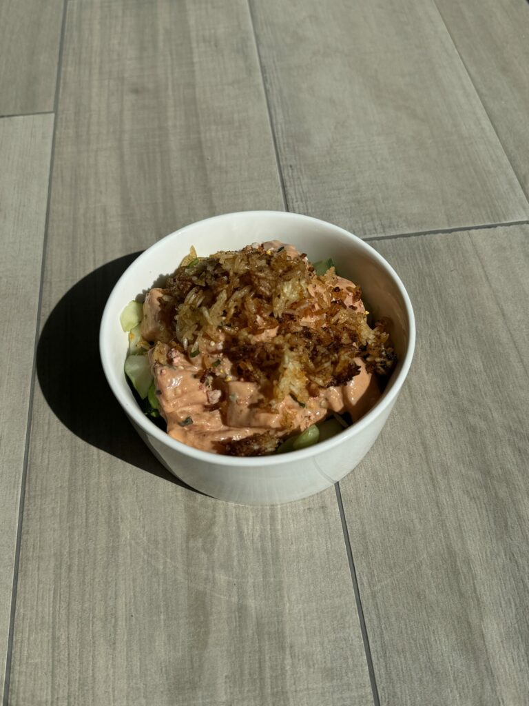 Spicy Salmon Bowl con Crispy Rice